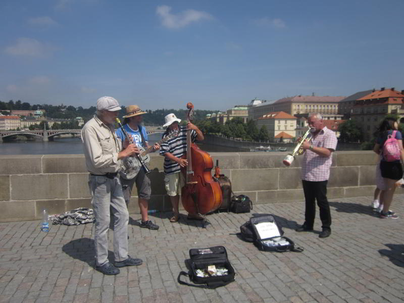 ДЖаз-банд на Карловом мосту Прага